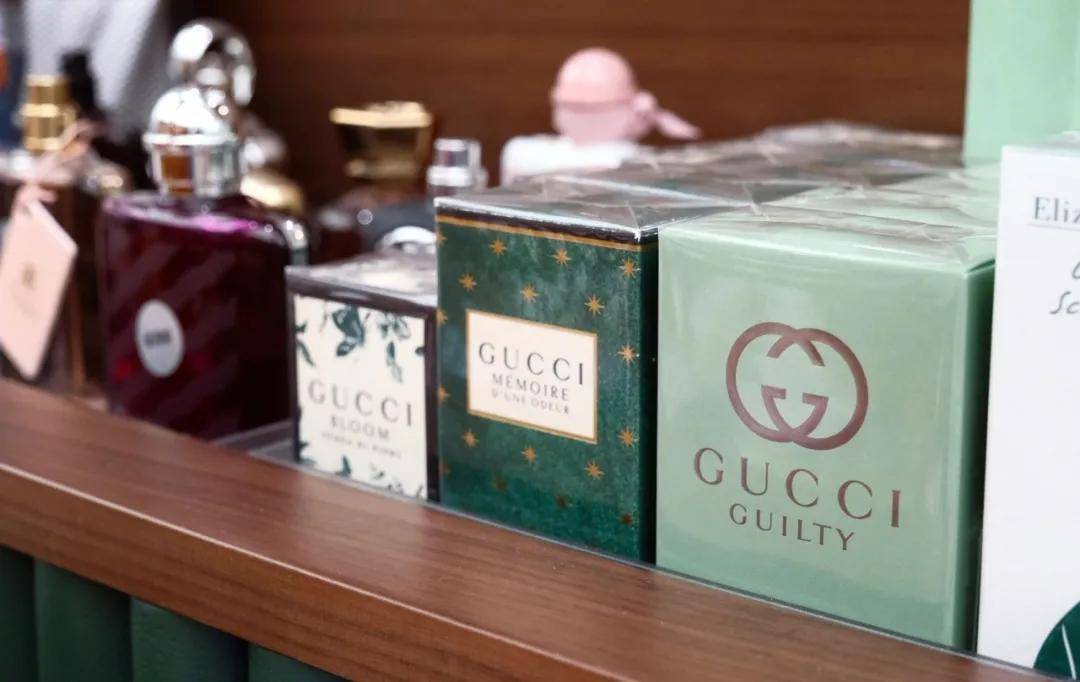 品牌魔都首店！火遍全网的「HAYDON黑洞」来啦，get氛围感大片！