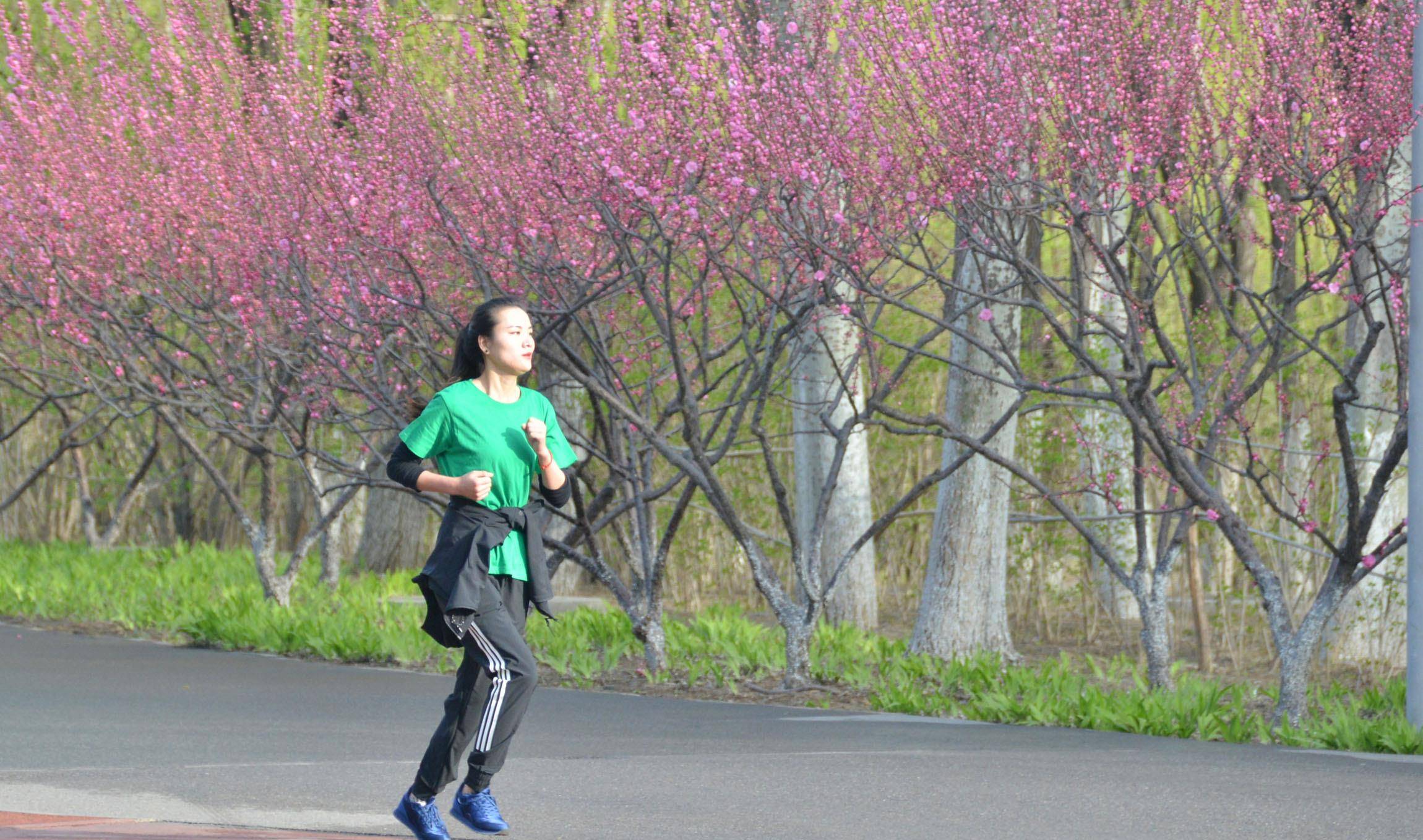 肝脏|身体2处发臭，2处变黑，半夜2个时间醒，或是肝病报到，切莫忽视
