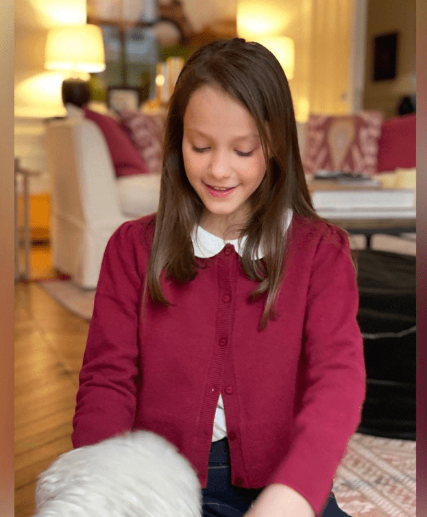 丹麦小公主10岁庆生照,枣红开衫配白衬衫真淑女,五官超像小玛丽