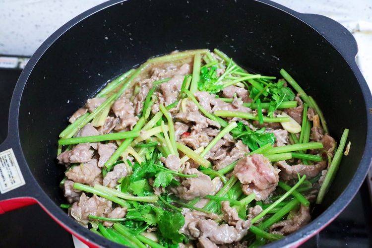 炒什么菜需要大火 ea6830584518411da77099cf63e26e2c.jpeg