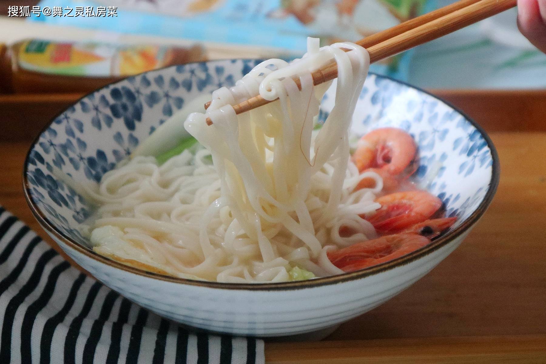 暖胃|孩子放假每天早餐就馋这碗面，鲜美好吃，10分钟吃上真暖胃