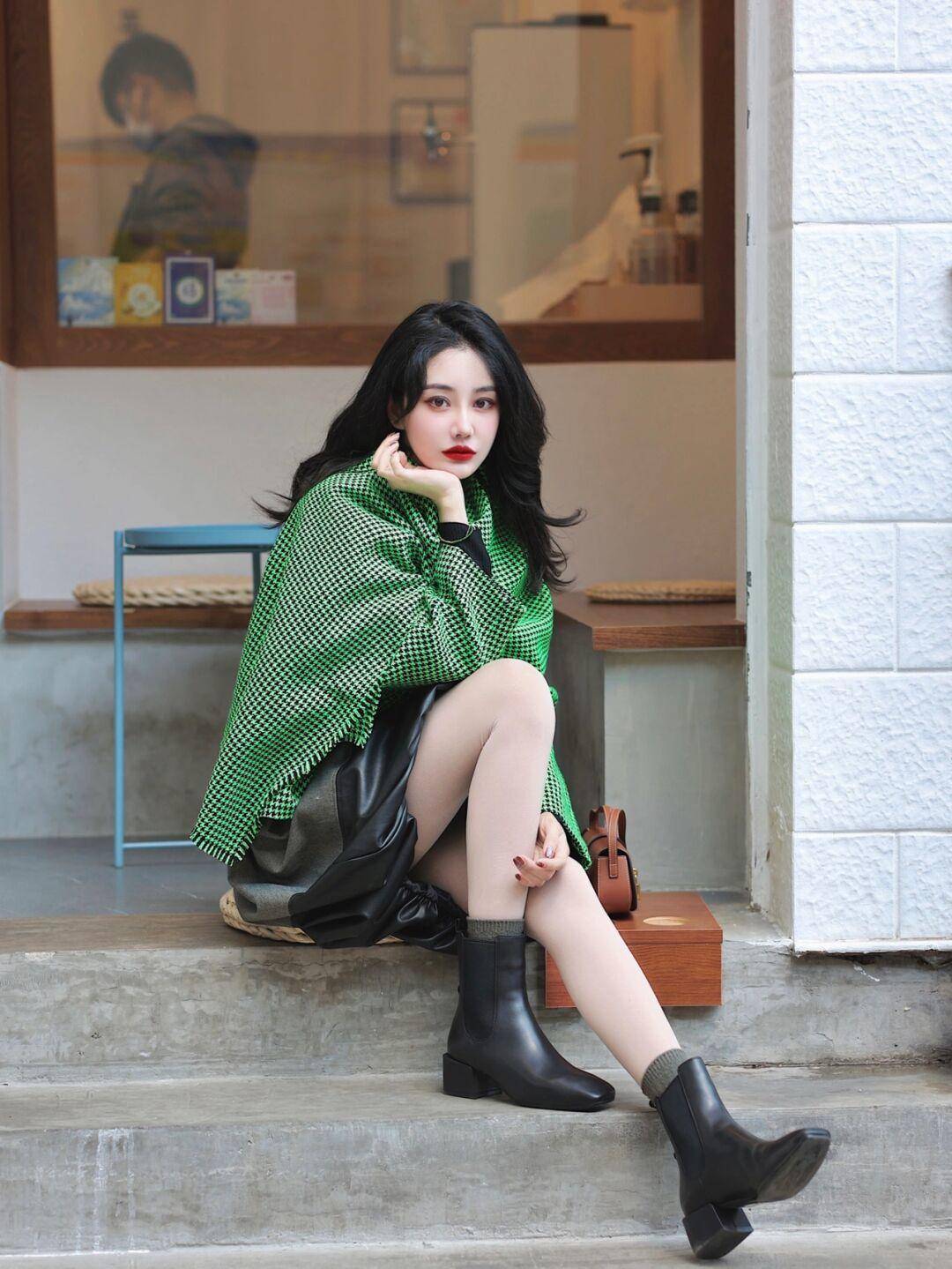 下装 果然“毛呢外套”才是yyds，这样搭配保暖又舒适，普通人也能驾驭