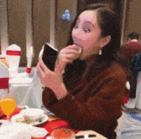 小时候|搞笑GIF段子:“你不要挨我”