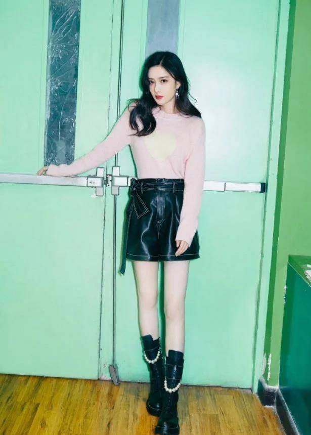 何所 孟子义的“渣女坐姿”火了，看她双腿怎么放的，一般女生不敢模仿