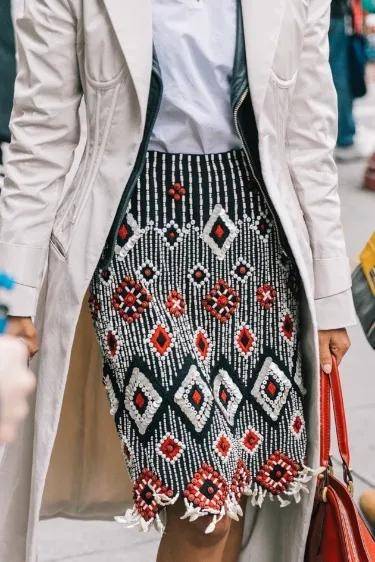 饱和度 春节穿什么|帮你挑好了这4款裙子,谁穿谁美~