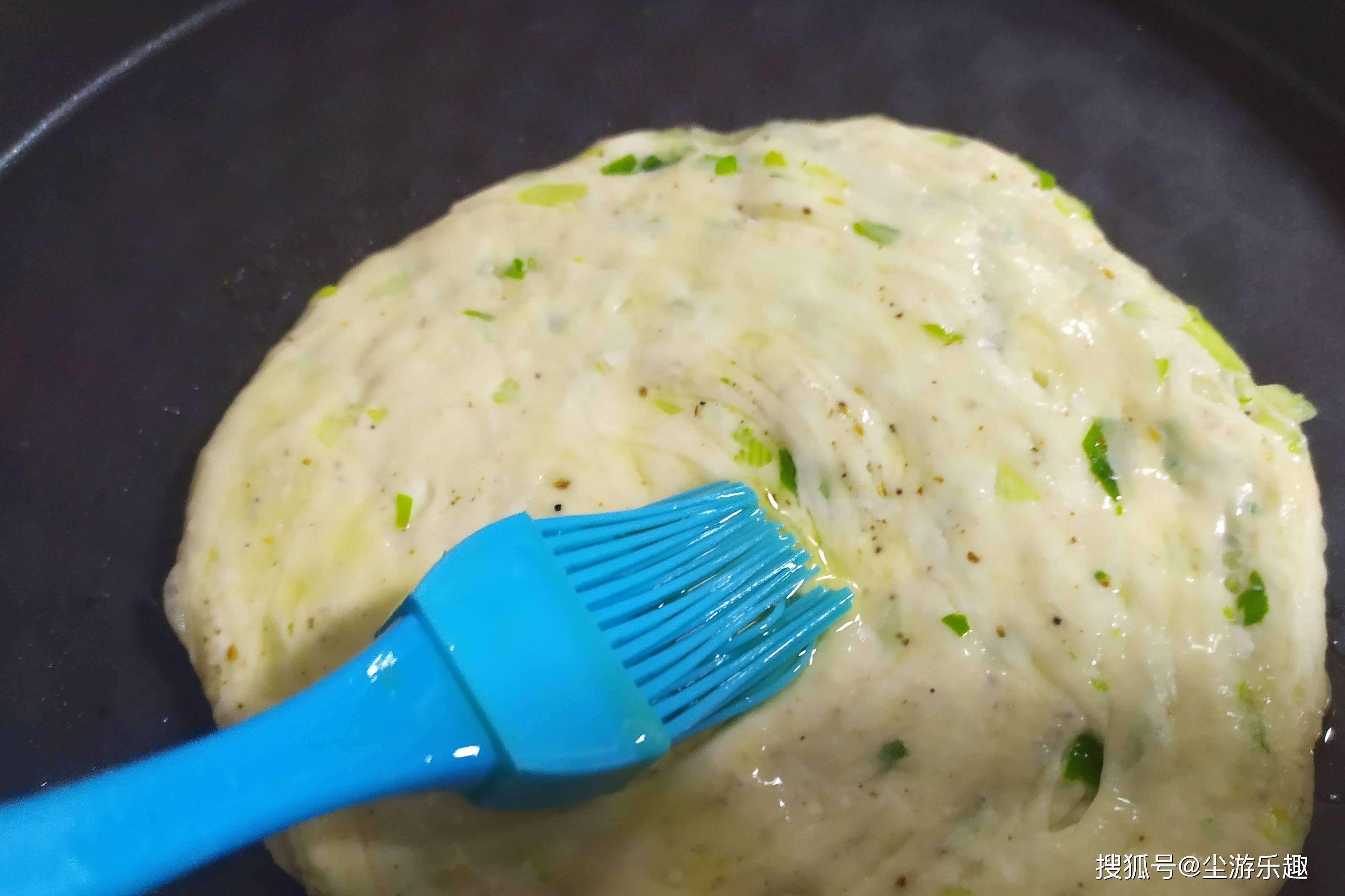 葱花|儿子开学最爱吃的早餐,葱香浓郁、外酥里嫩,比馒头香比包子简单