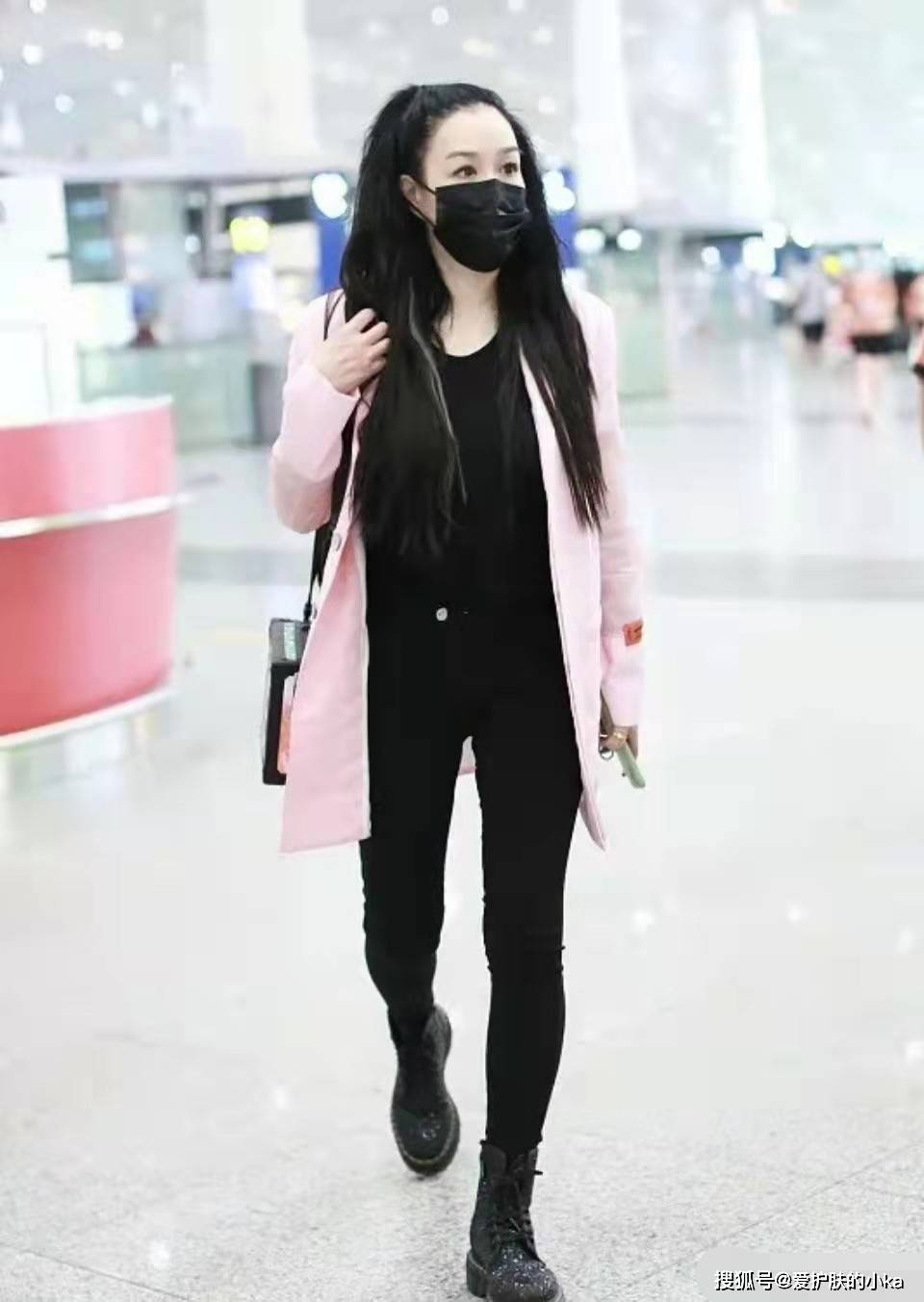 贵妇 钟丽缇穿皮草大衣贵妇气场挺浓！配高马尾洋气又减龄，太有范了