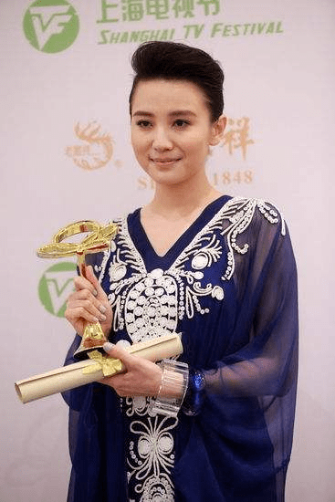 熟女天花板宋佳与名导传绯闻爱圈中才子41岁只恋爱不结婚