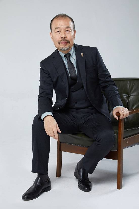 不仅寄托于"中国红,梦洁红"主题系列床品,梦洁集团董事长姜天武先生更