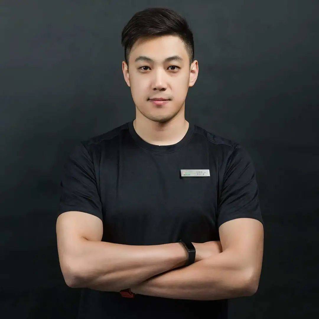 王松涛于1999年1月正式入伍,成为一名八一队越野滑雪运动员,2006年