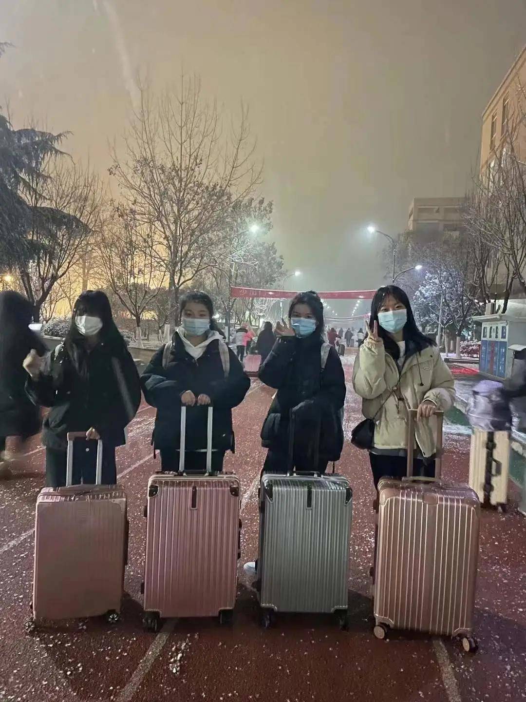 “疫”路回家 有爱相随 | 西安职业技术学院护送学生平安返乡