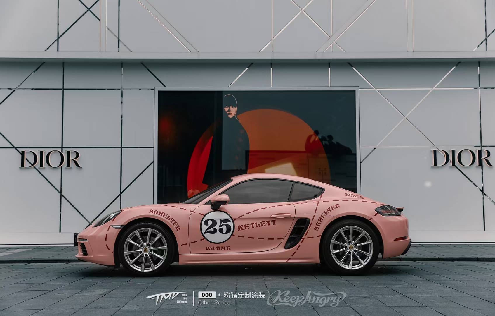 tmd潮牌车膜改色膜保时捷718粉猪定制涂装