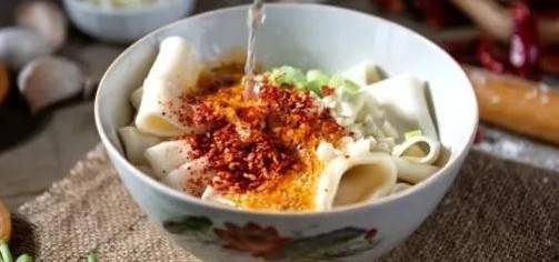 油泼面家常做法简单好吃视频 3743809956d84309bc63161ff59027d1.jpeg