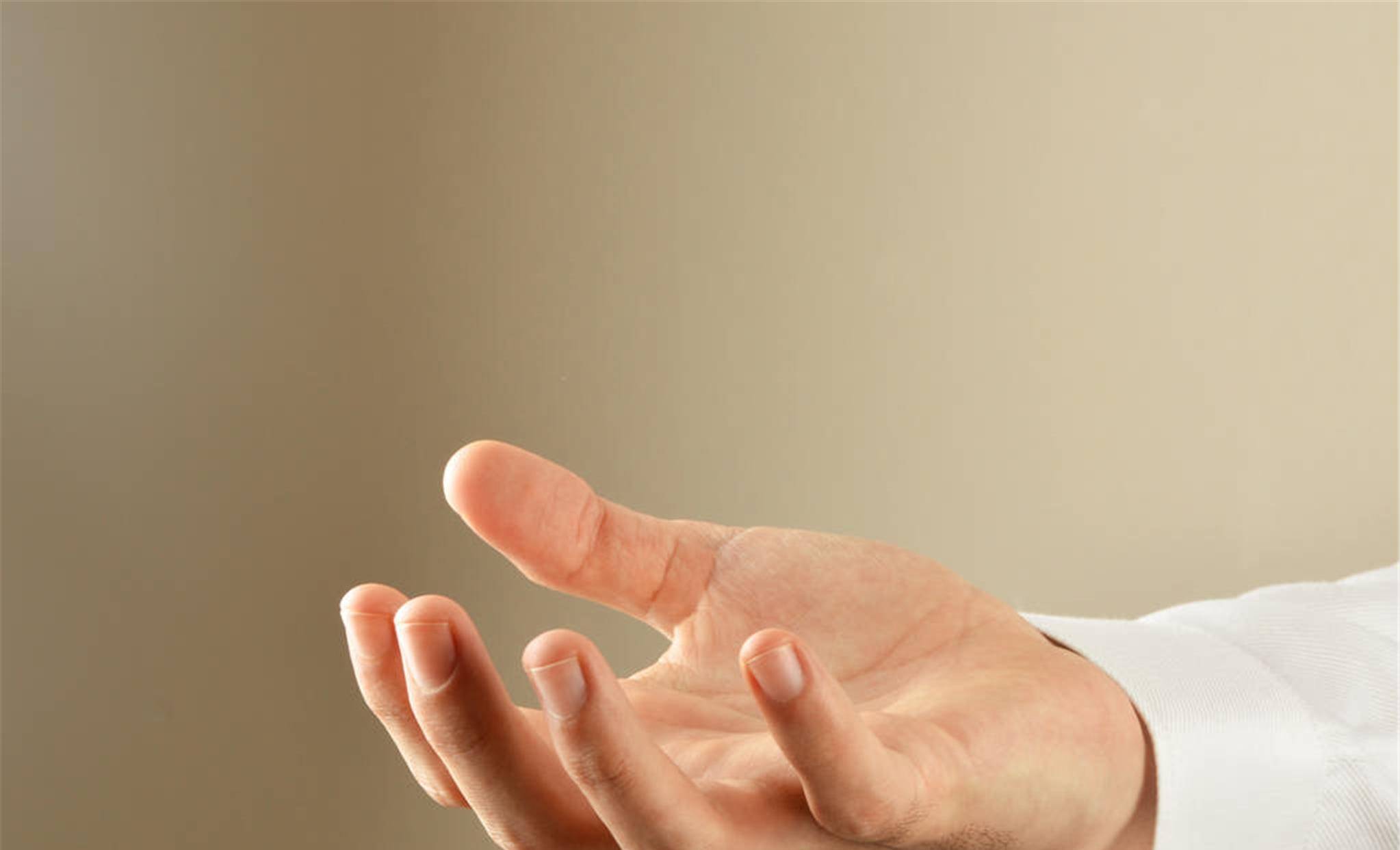 手抖是帕金森吗 长期手抖的人,可能和5个因素有关,尽早了解