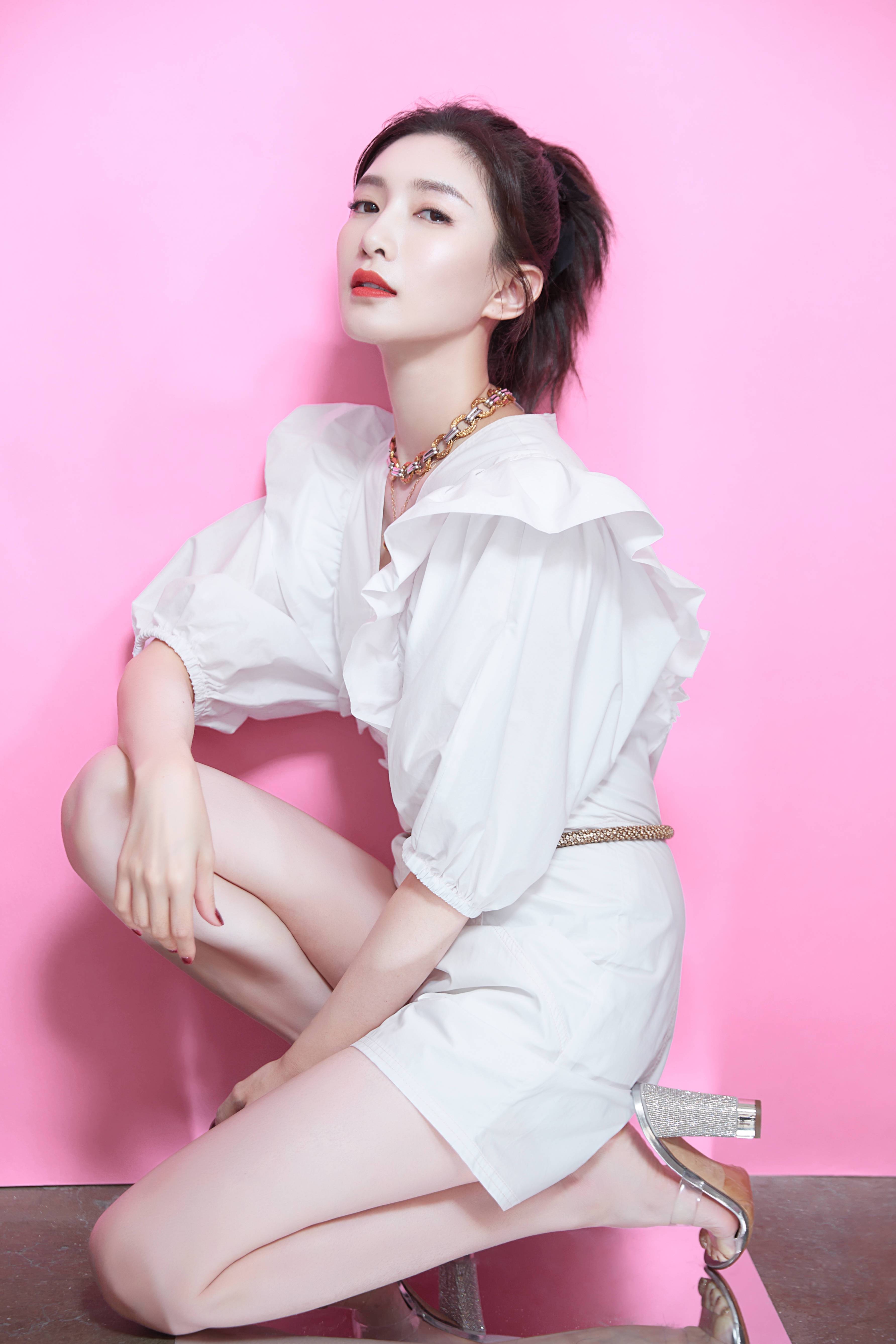 原创34岁江疏影成熟魅惑复古双排扣大红裙凸显成熟优雅御姐范