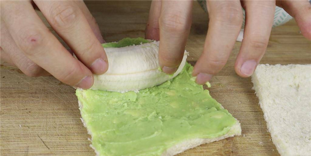 兄弟|早餐中国|夏季快手早餐,小郭的这道水果吐司卷你值得拥有!