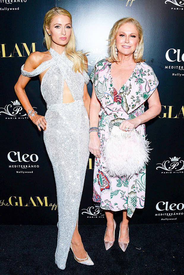 帕丽斯和凯西·希尔顿泪流满面在'drew'上的寄宿学校虐待