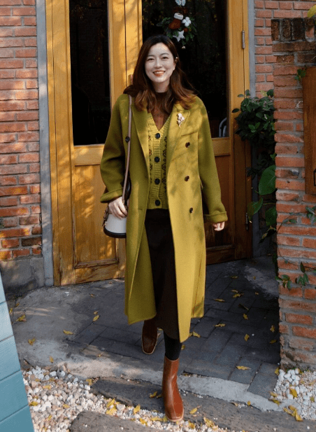 显得 穿来穿去,还是“大衣”时髦耐看,保暖舒适又高级,适合成熟女性