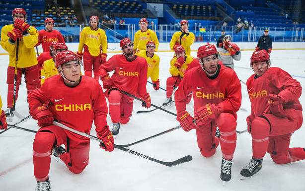 中国冰球队归化的球员图片