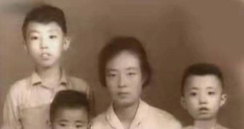 张艺谋资产几百亿 c26e69c083984491ae2274568b00ed77.jpeg