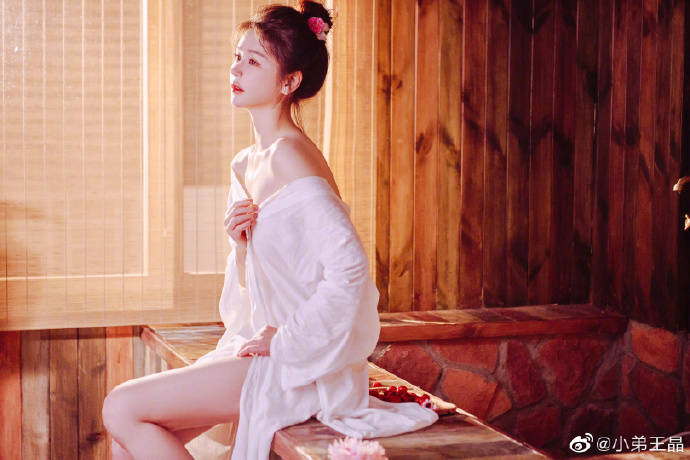 原创周芷若邱意浓美图露出大美腿雪肤玉貌太性感火辣