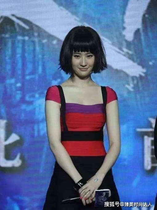 发型剪了短发的刘亦菲是真美，俏皮又减龄，看着真像“小姑娘”