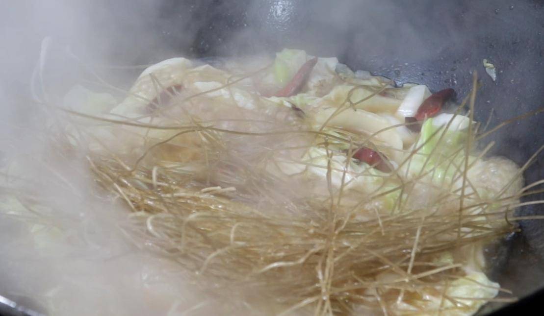 真中|今日立秋，“贴秋膘”吃什么？东北炖菜香喷喷的猪肉炖粉条，真中