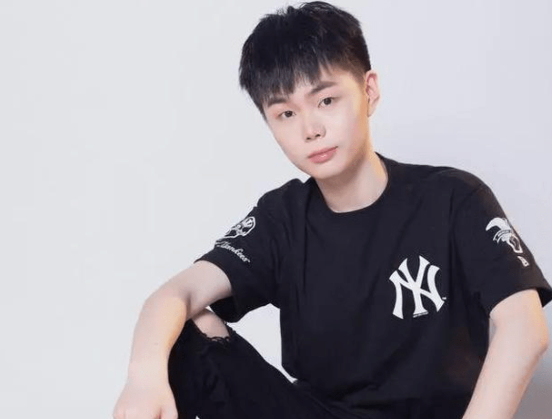 王者荣耀主播寂然直播报警父亲突袭直播间现场尴尬