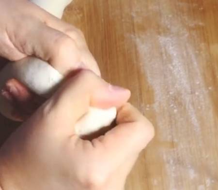 刀把|只需一碗面粉，1分钟教你在家做春饼，零添加零失败，比买的还香