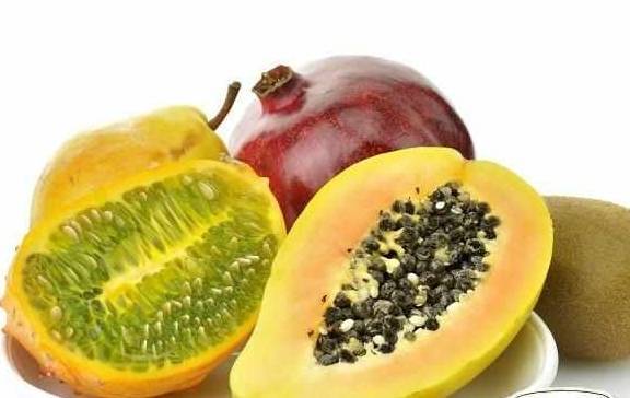 小天使育儿知识分享·昨天 05:19萌娃拿着一根大香蕉,很认真的在吃着