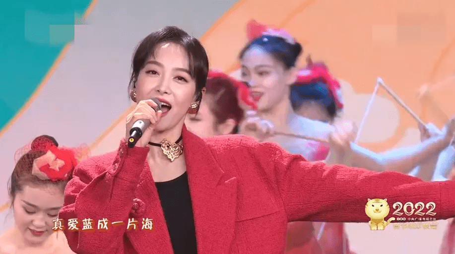 马凡舒春晚造型对比 76f6dba89d064501b5dcf27363642762.png
