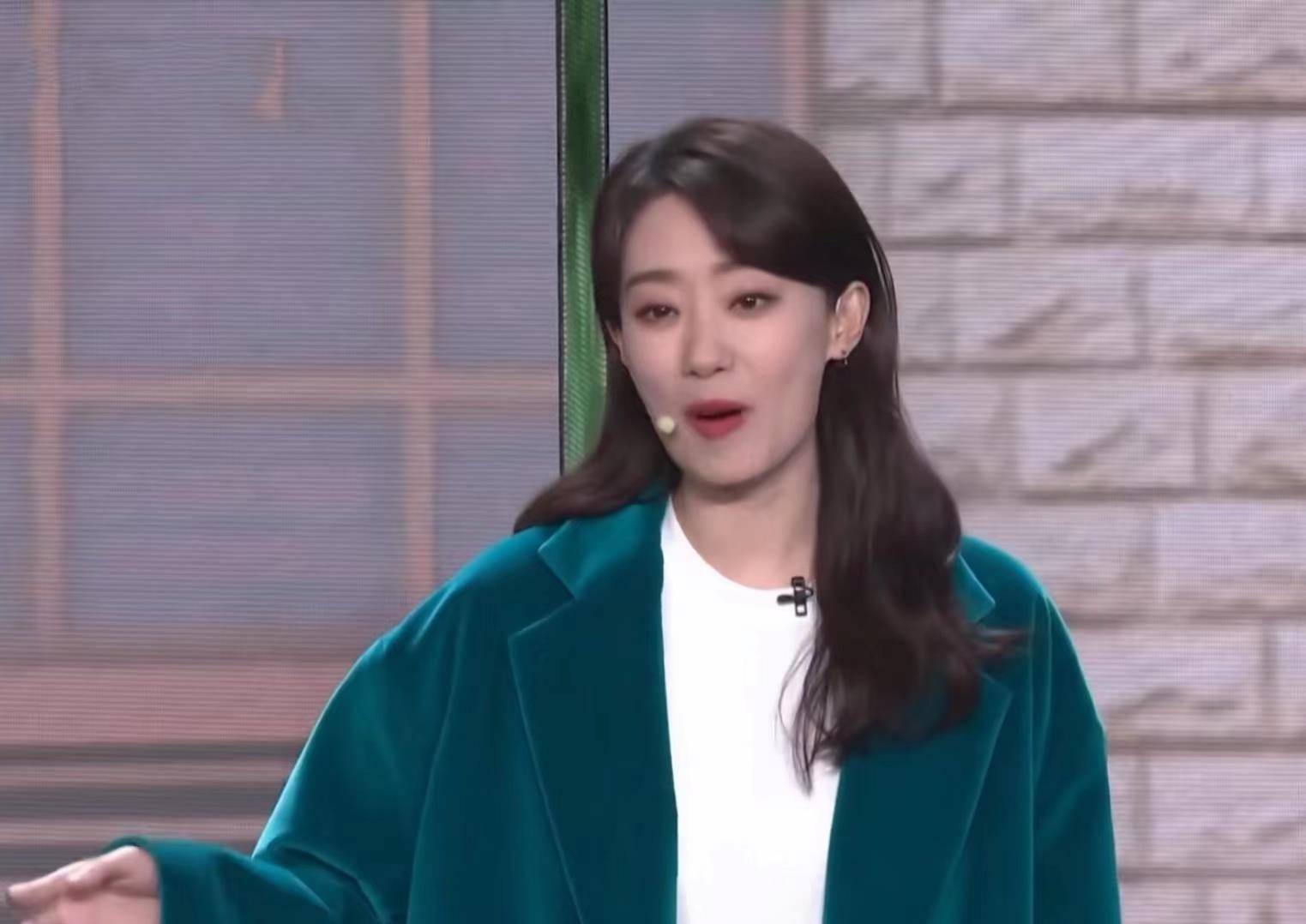 原创贾玲张小斐5搭上春晚母女角色互换大秀谐音梗全场爆笑