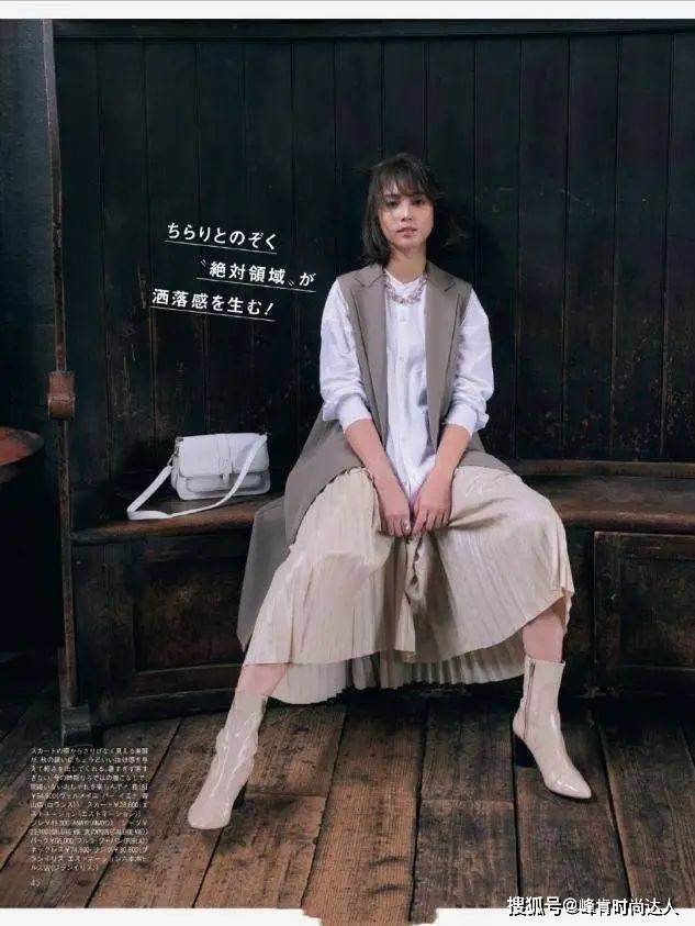 黑色 怪不得都不穿马丁靴了，今年流行这几双“低跟靴”，很适合小个子