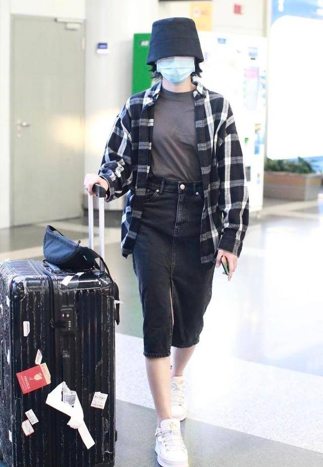 服装 被老板说丑的yamy,穿上渐变色衬衫时尚极了,高级又洋气