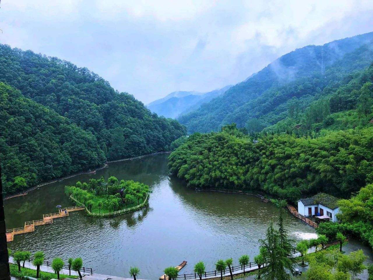 河南洛阳一处国家生态旅游示范区，是河南省十佳景区之一