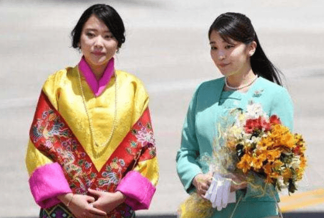 原创2020年不丹5位公主闪耀国庆日同穿民族服饰比美个个凤眼迷人