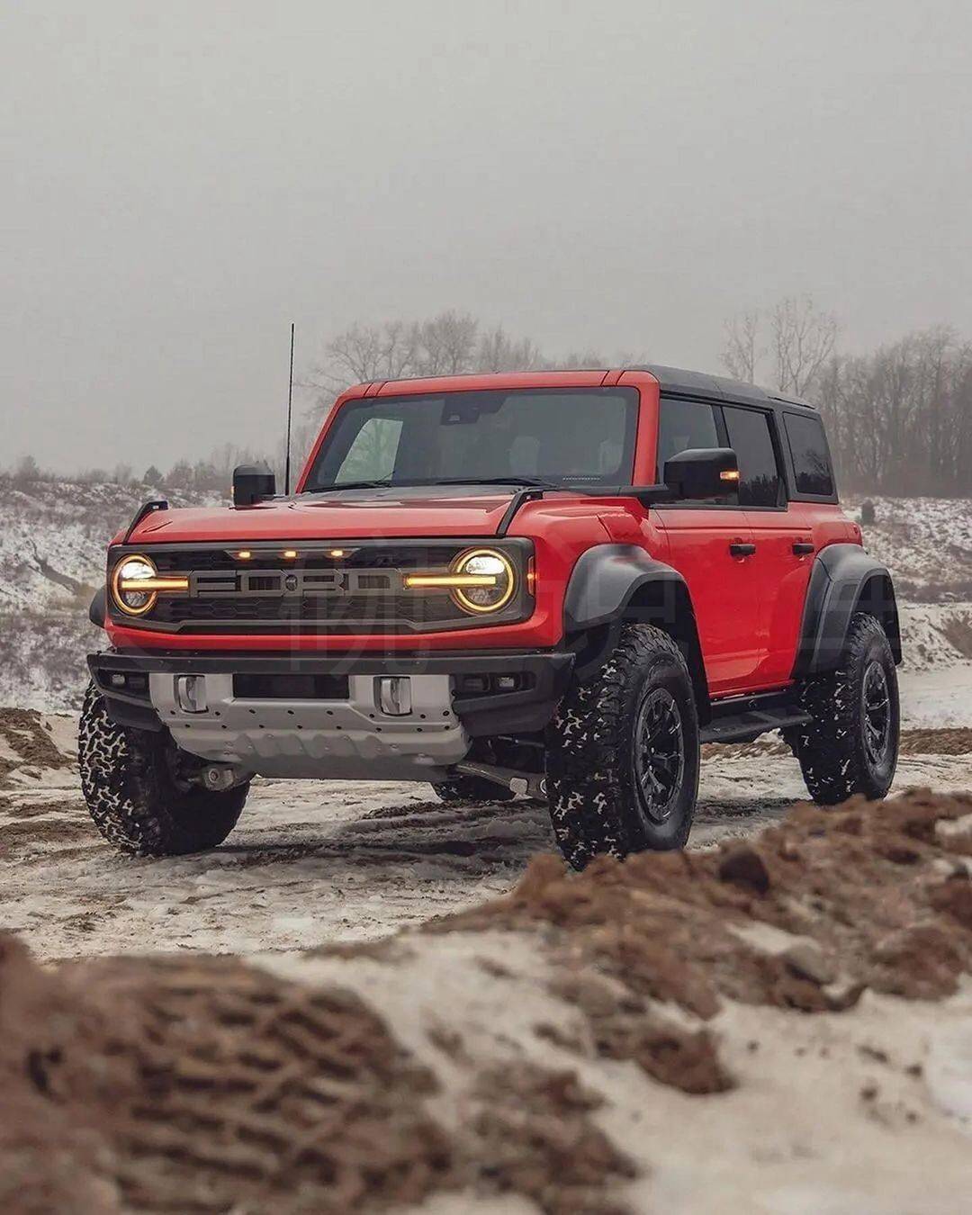 福特bronco家族的"越野王者",37寸轮毂 宽体车身 四驱,真霸气