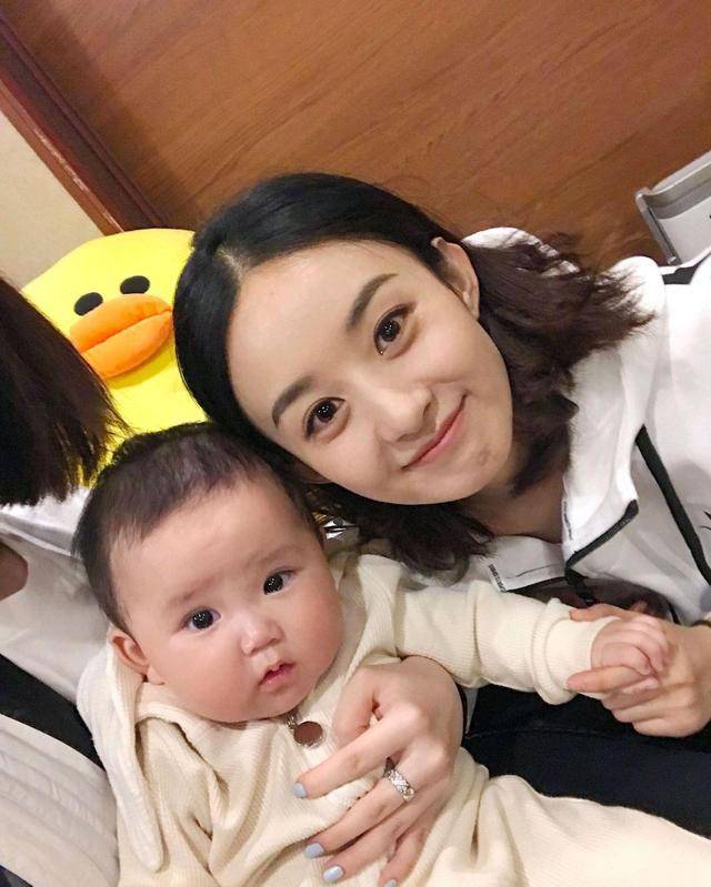 赵丽颖过年偷偷给儿子录视频注意她对冯绍峰的称呼赶紧复婚吧