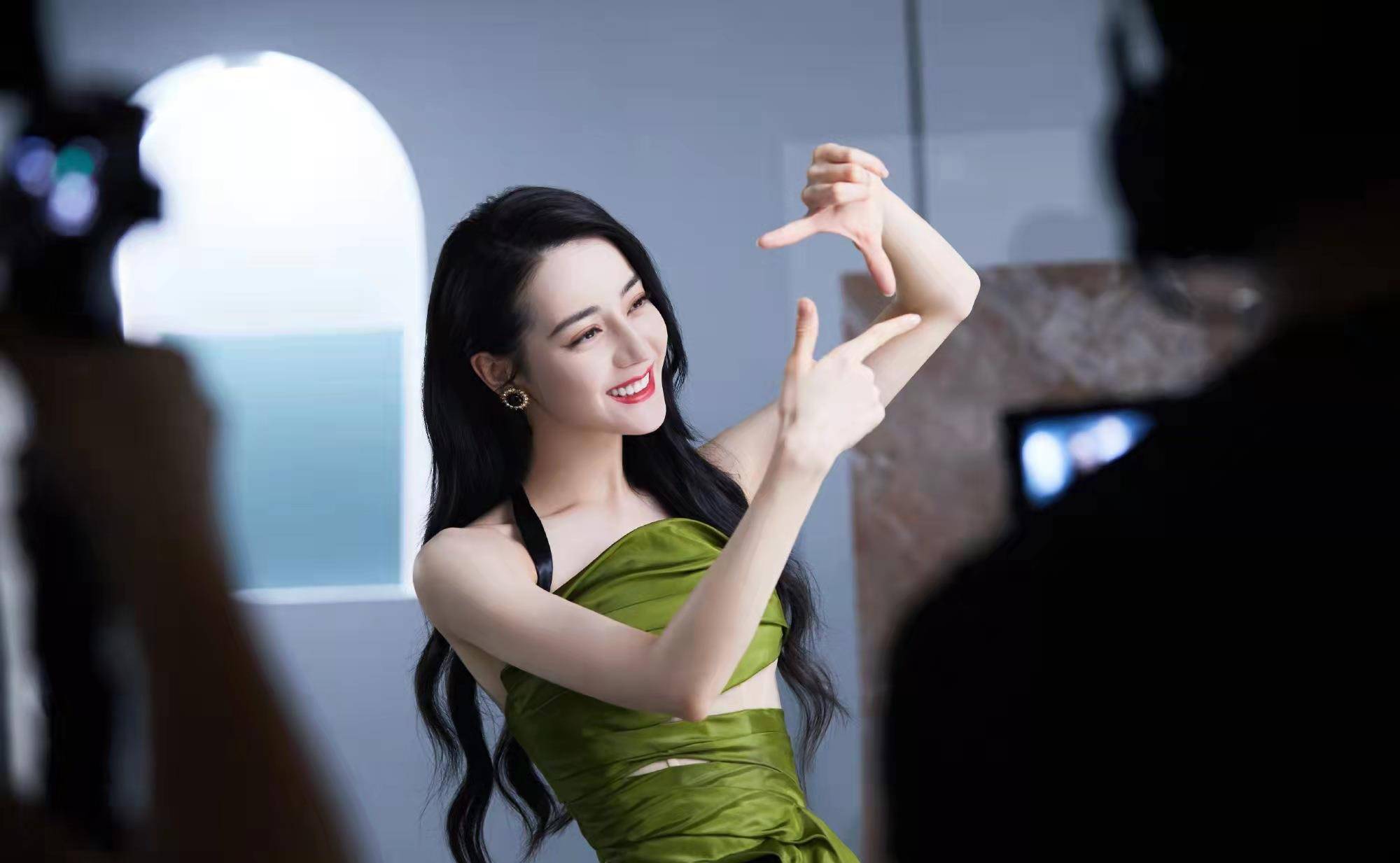 迪丽热巴要横扫国外奖吗刚拿下奖项又拿下女演员实力演技烈火 太阳信息网