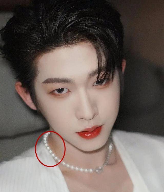 眼睛浓妆男星抹去厚粉底,有人秒变路人,有人娘进骨,有人丑到不敢认