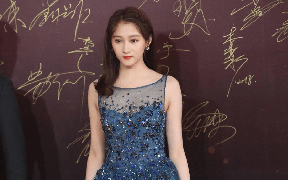 身材 女星不能理解的奇葩穿着:关晓彤副乳抢镜,周笔畅因造型翻车