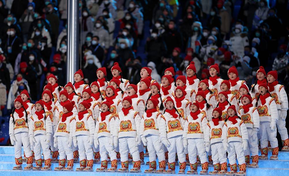 鸟巢 一起向未来!中国十佳设计师丁洁在鸟巢与孩子们“虎头虎脑”迎冬奥