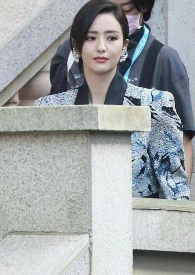 设计 佟丽娅穿运动装现身，38岁依然辣味十足，网友：陈思诚太不懂事了