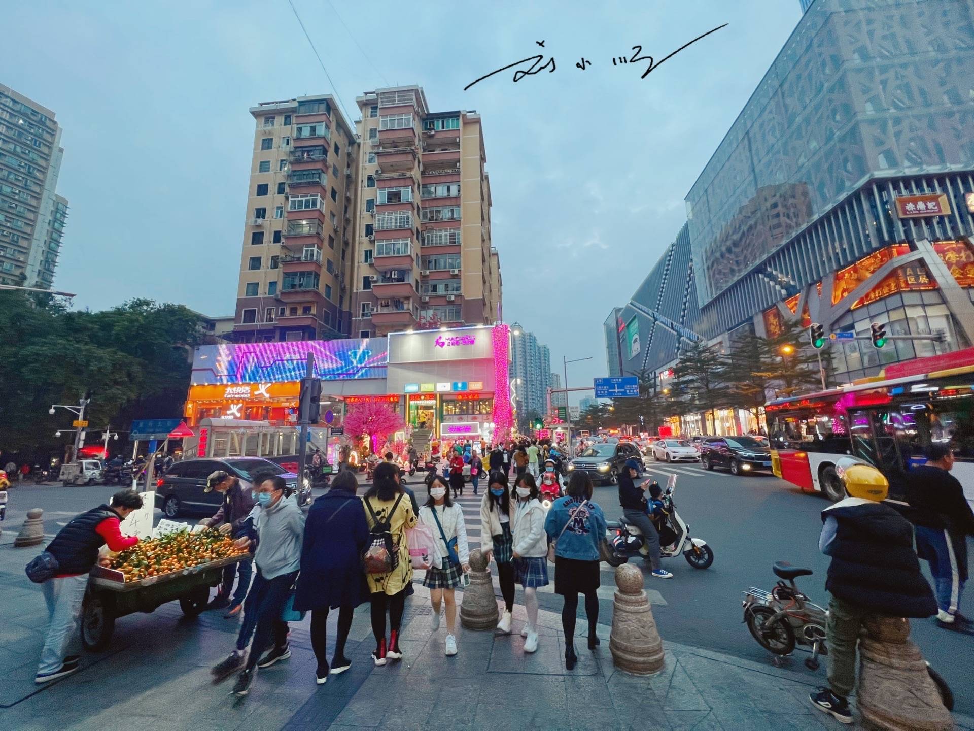 "江南西"商圈的地理位置还是很优越的,就在海珠区的西北角,这里是海珠