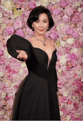 刘嘉玲56岁生日太高调穿黑色礼服带红宝石项链贵气十足