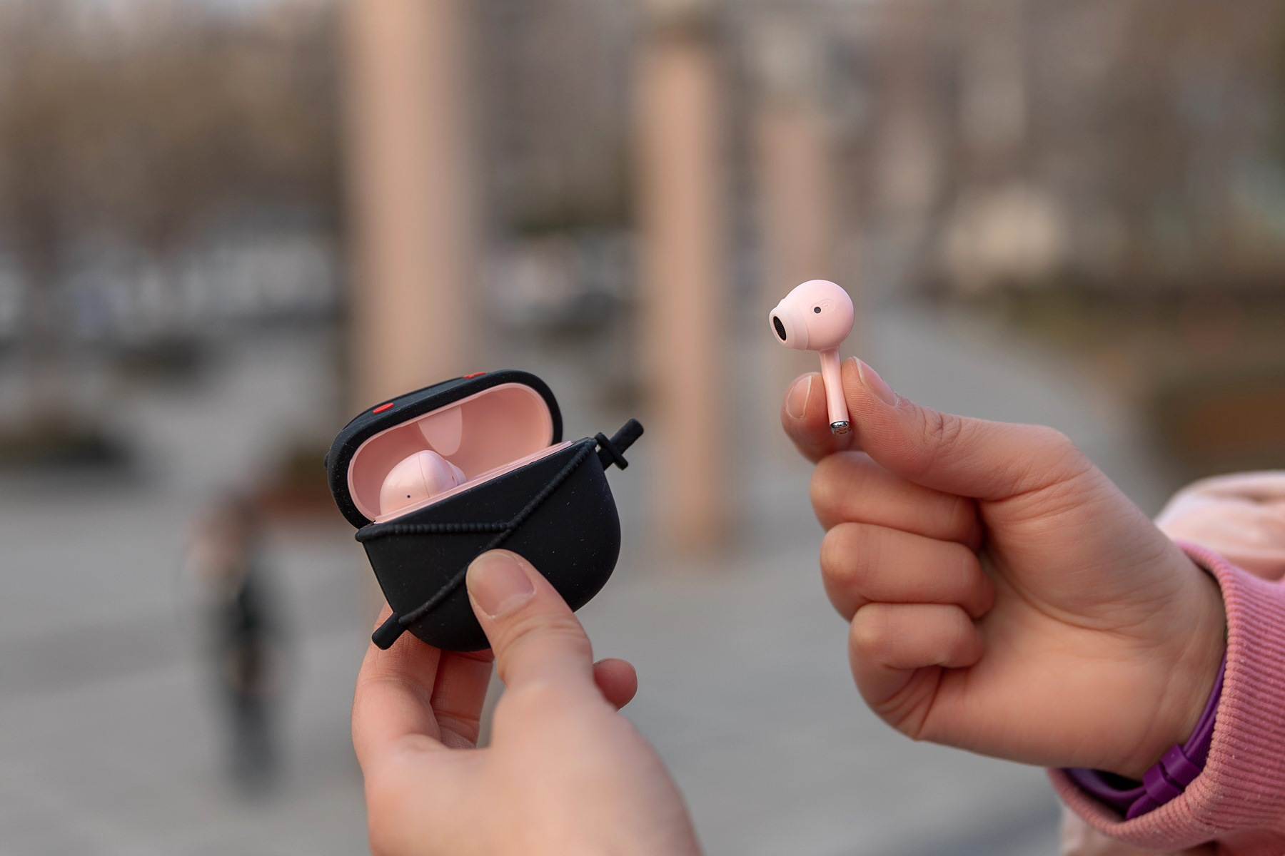 T2粉色无线耳机,黑色忍者极具童趣,哪怕休假在家也必不离身