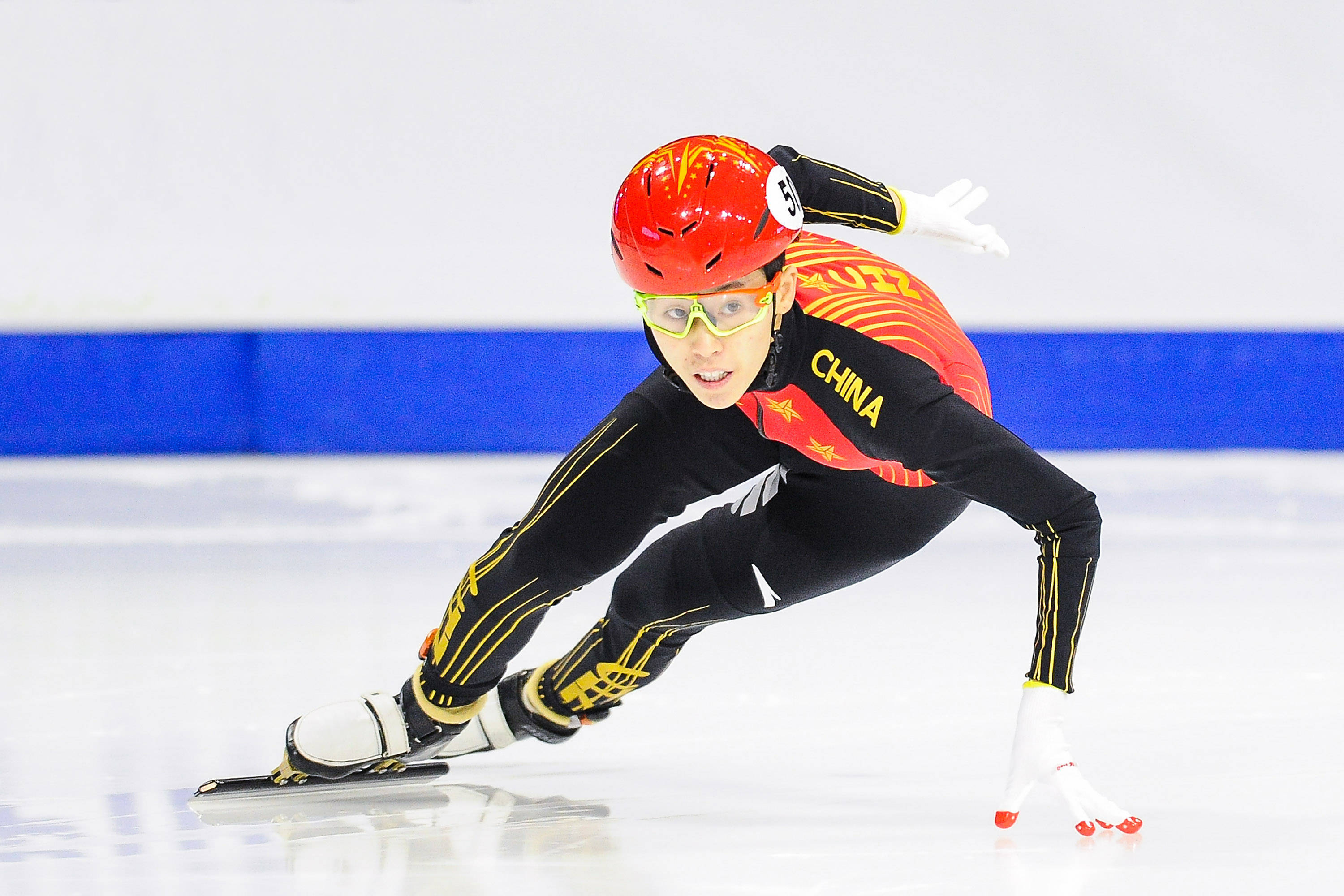 北京2022冬奥会短道速滑混合团体2000米接力赛冠军范可新成为欧米茄