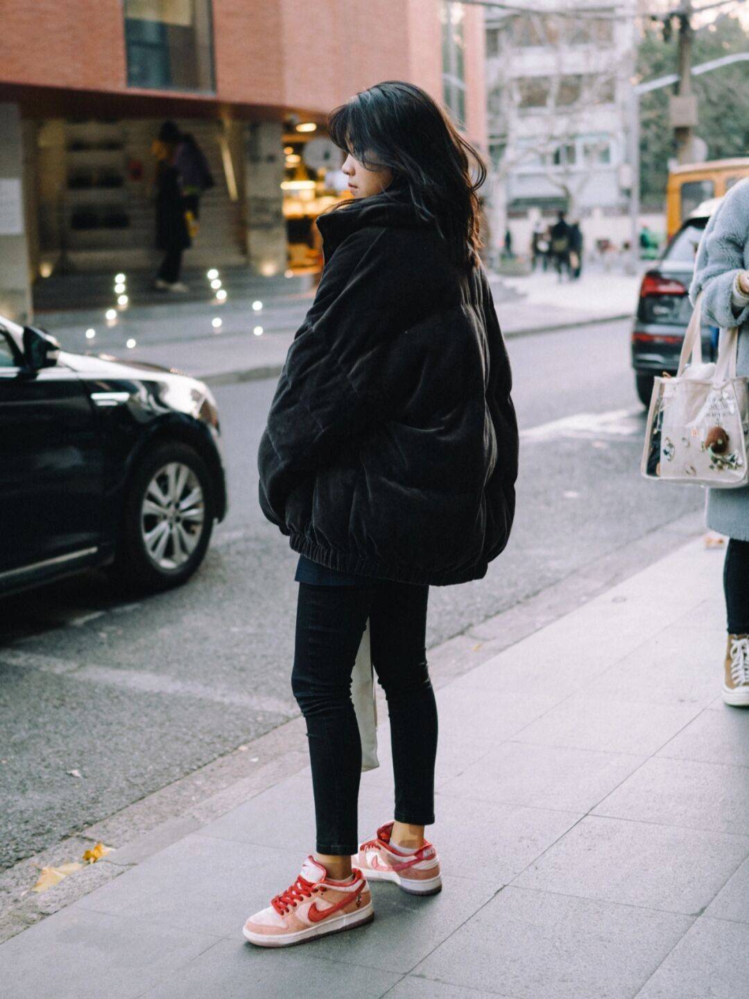 高跟鞋 冬末初春,爱美的女性选“这三双鞋”,配裙子、裤子都可