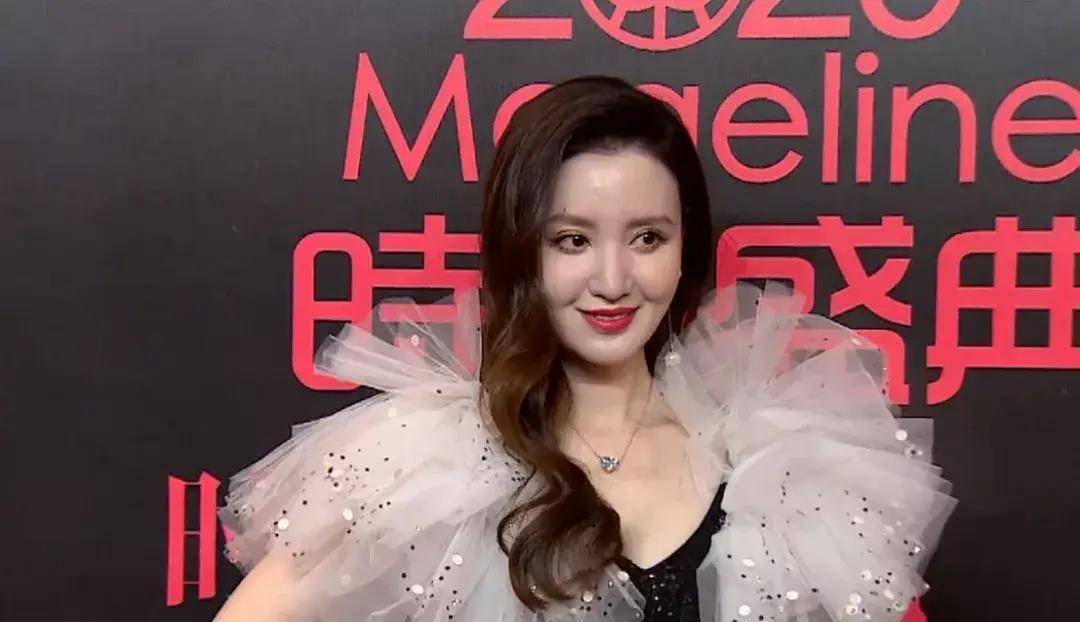 孔雪儿明明已经挺漂亮，却非要折腾脸的7大女星