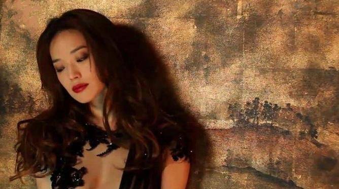 身材 舒淇打扮很知性,穿蕾丝连衣裙配西装干练利落,好品味可真罕见